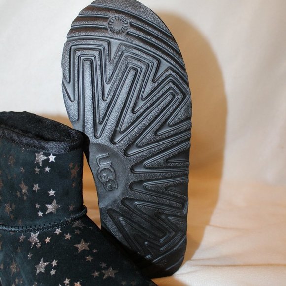 NIB UGG MINI II STARS METALLIC SUEDE ANKLE BOOTS BLACK SILVER - Picture 5 of 9